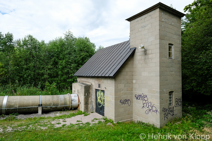 Maskinstation med ställverkstorn.